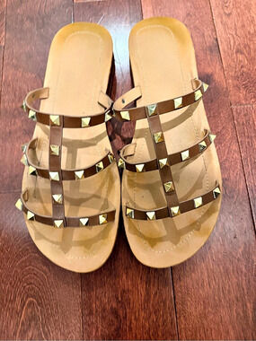 Wanted Cove Studded Flat Sandals in Brown US 10
